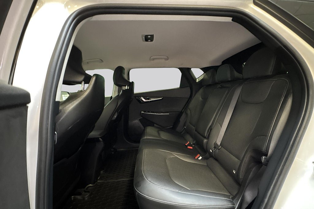 Vehicle Image 16