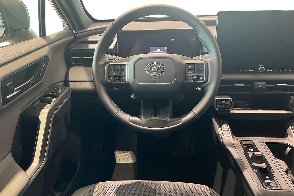 Vehicle Image 11