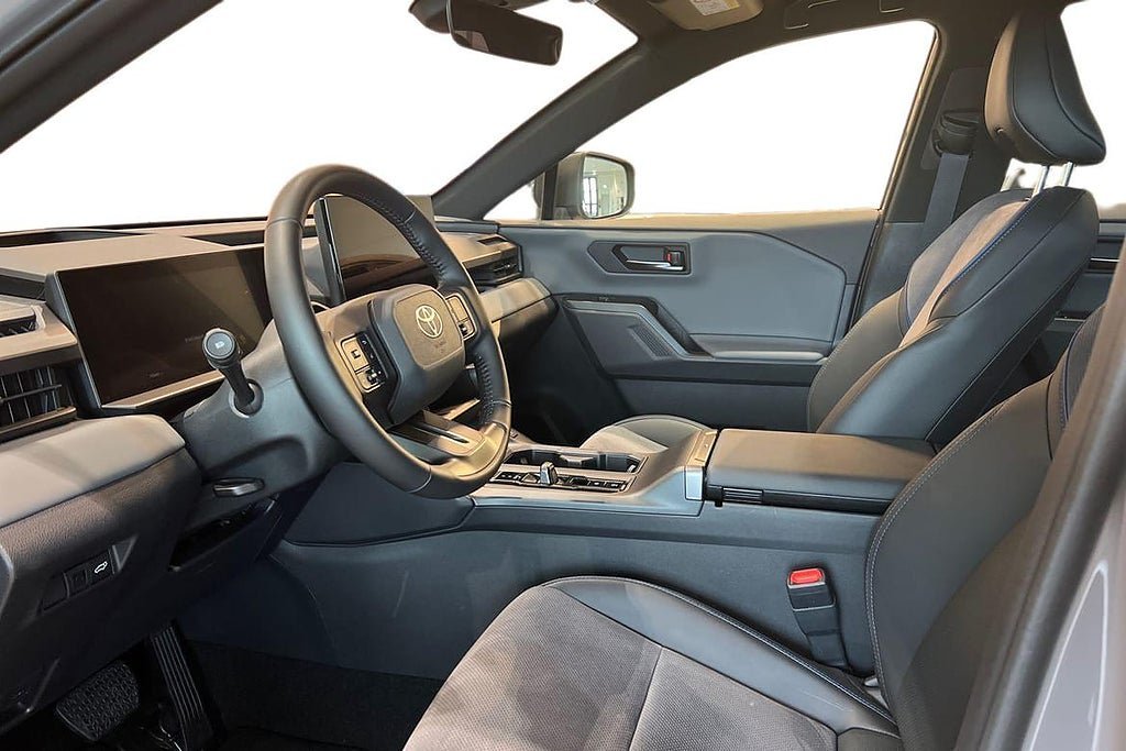 Vehicle Image 14