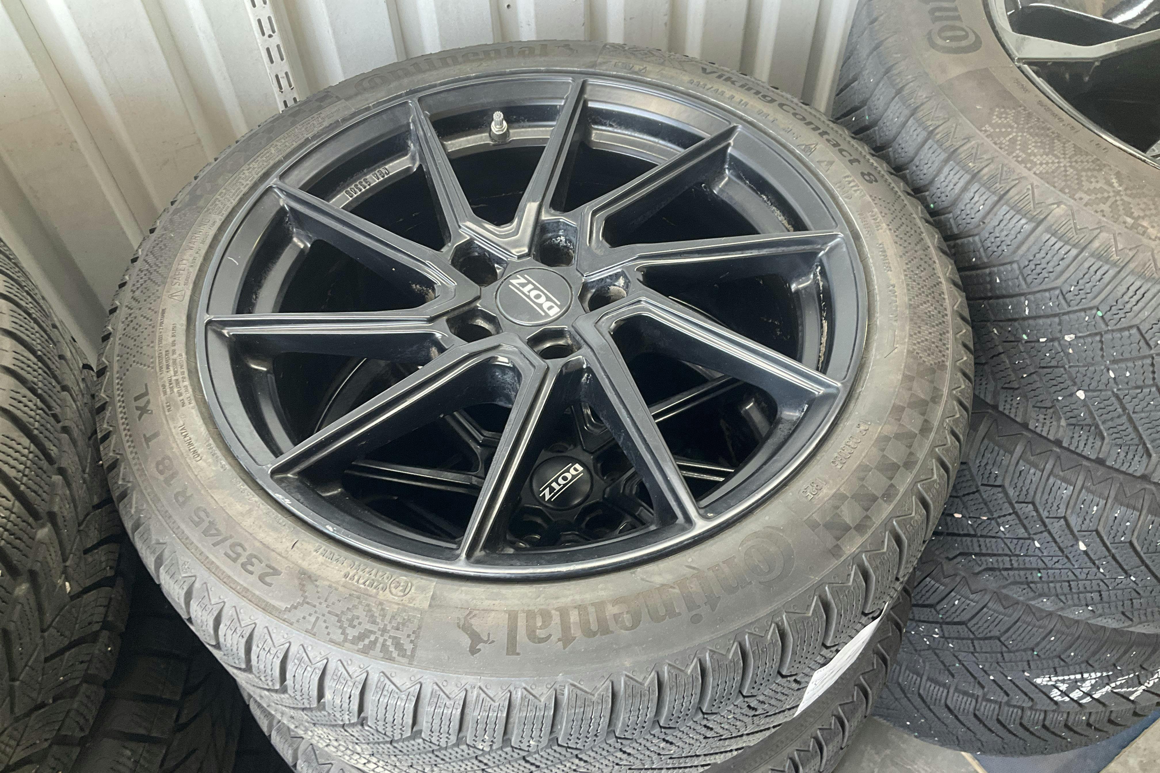 Vehicle Image 16