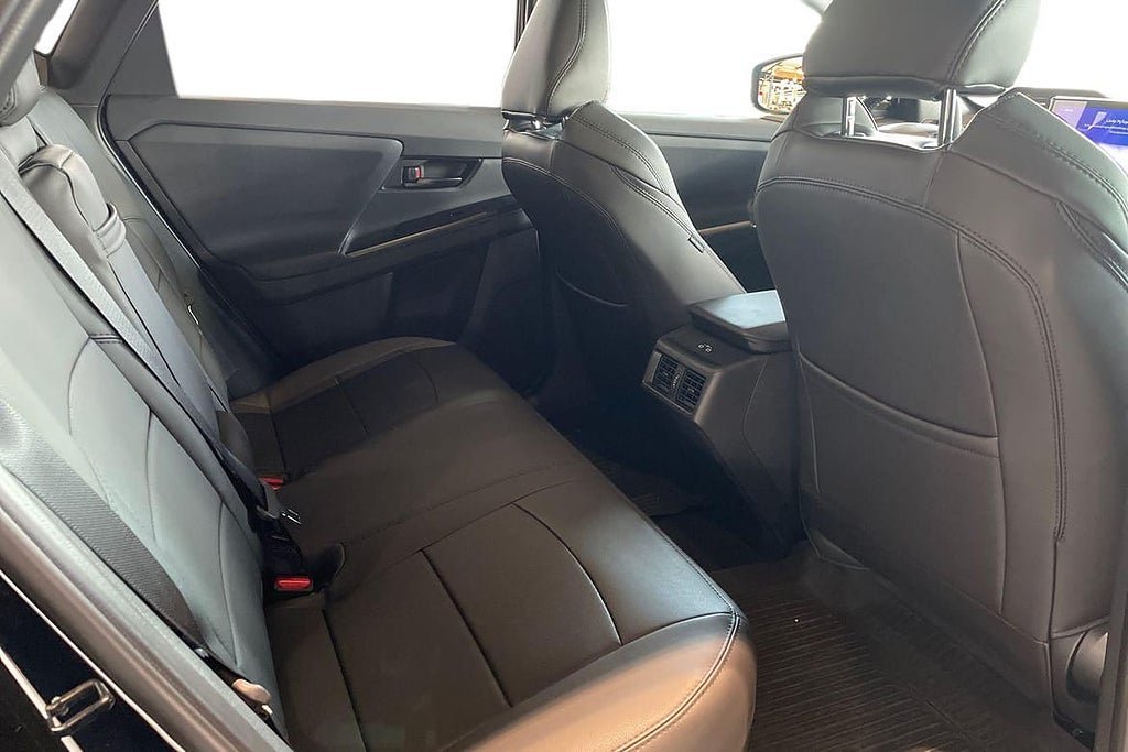 Vehicle Image 9