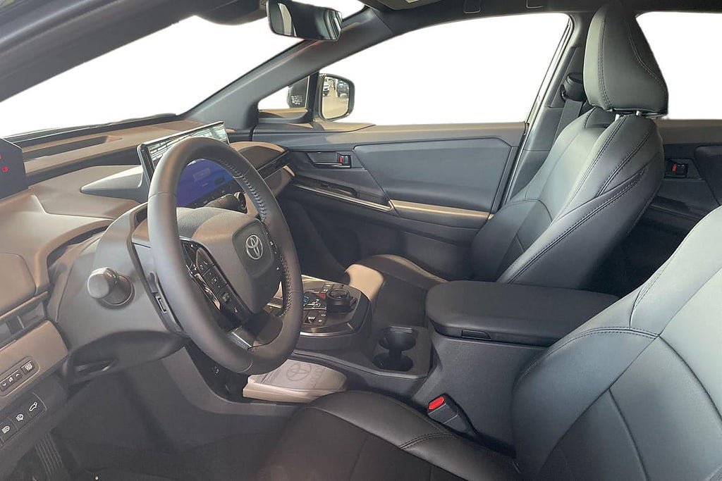 Vehicle Image 14