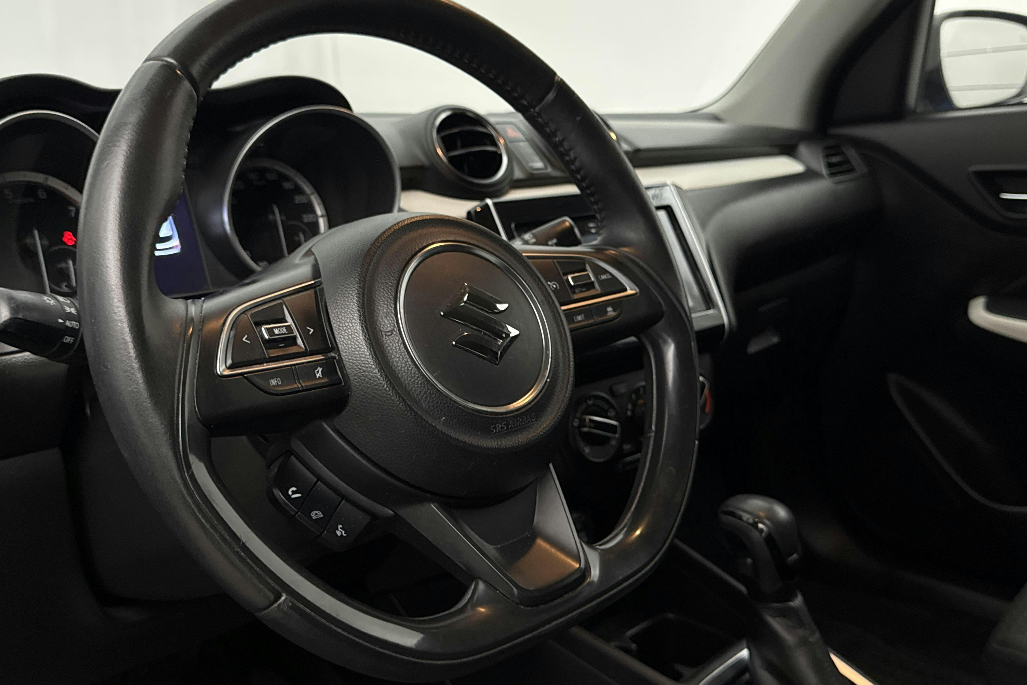 Vehicle Image 12