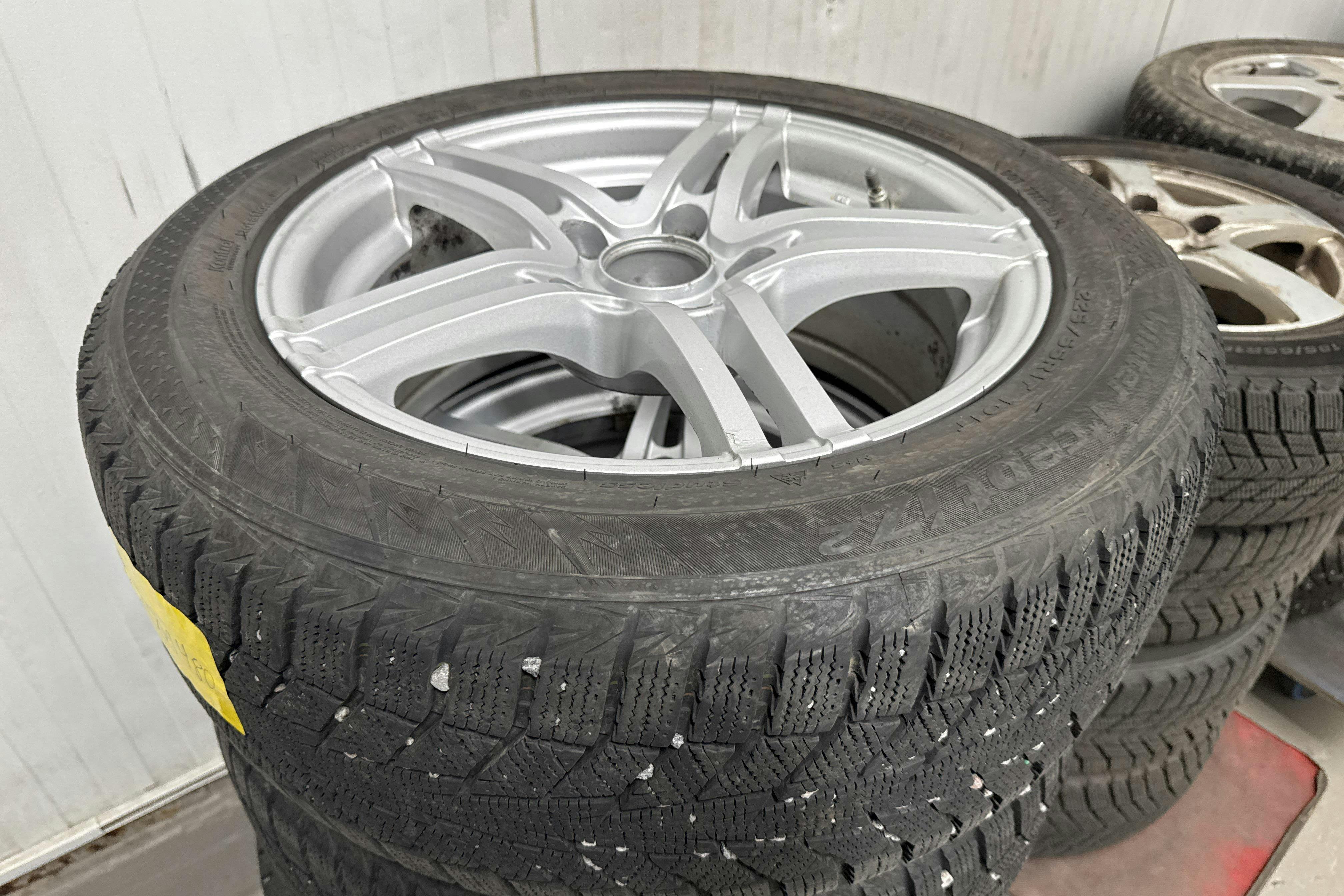 Vehicle Image 15