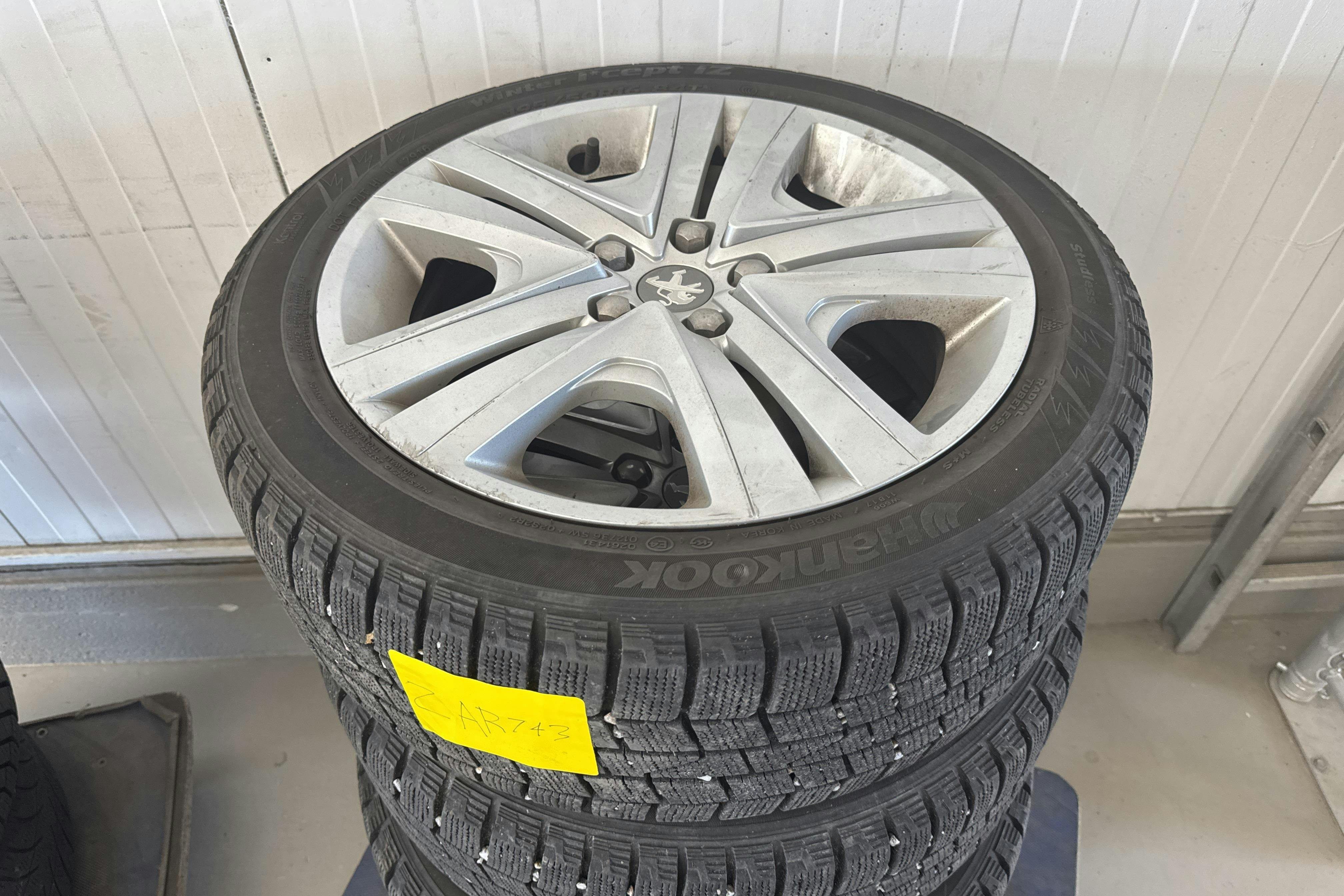 Vehicle Image 15