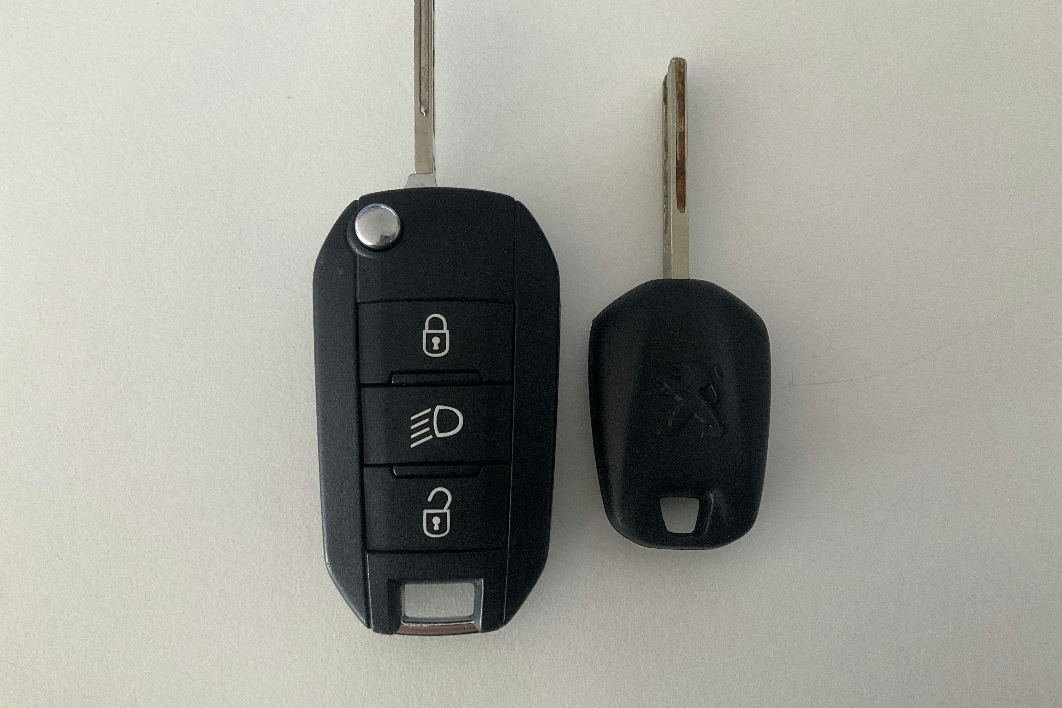 Vehicle Image 16