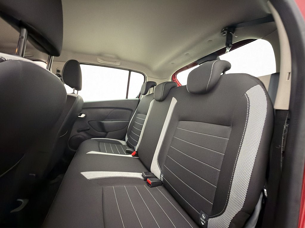 Vehicle Image 13