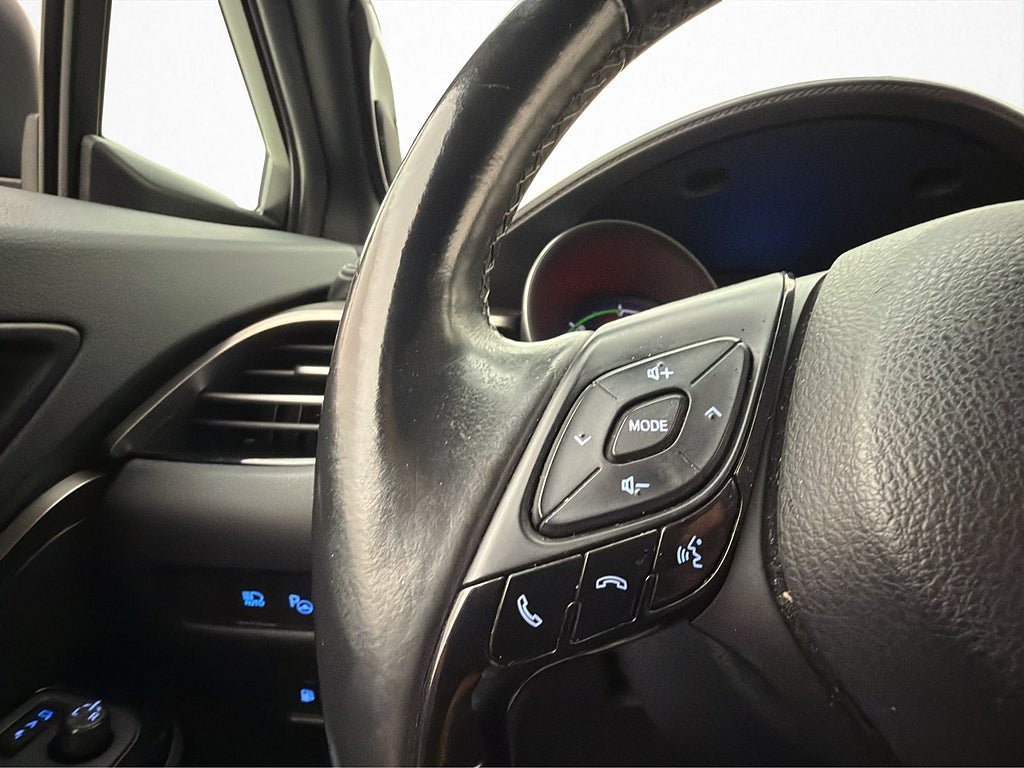 Vehicle Image 16