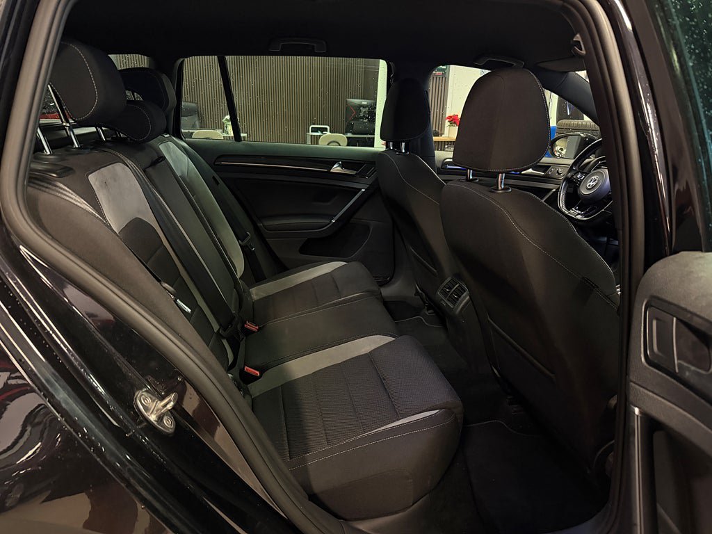 Vehicle Image 25