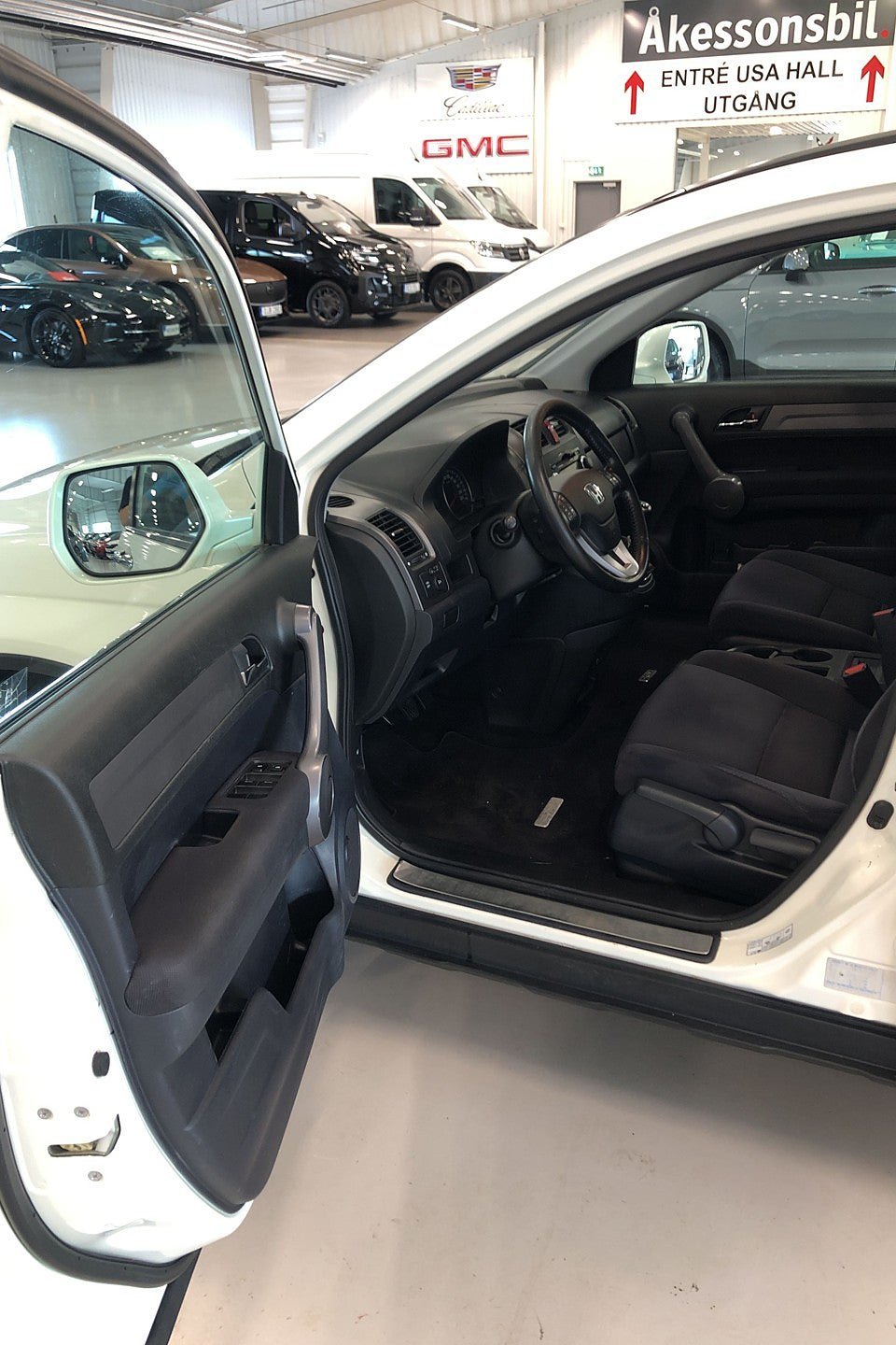 Vehicle Image 10