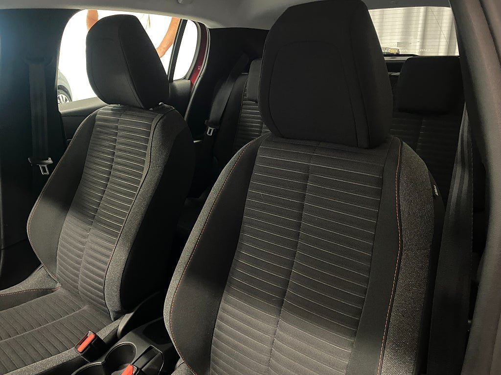 Vehicle Image 9