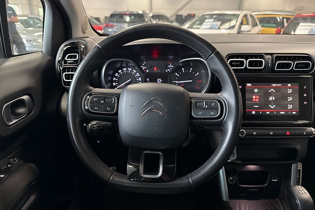 Vehicle Image 12