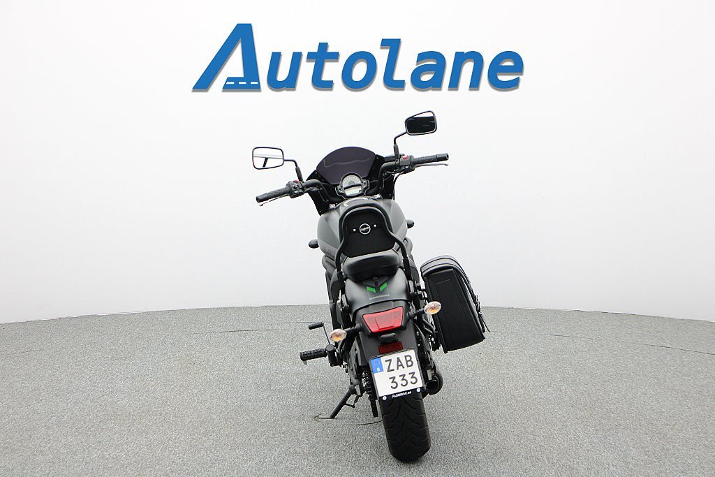 Vehicle Image 8