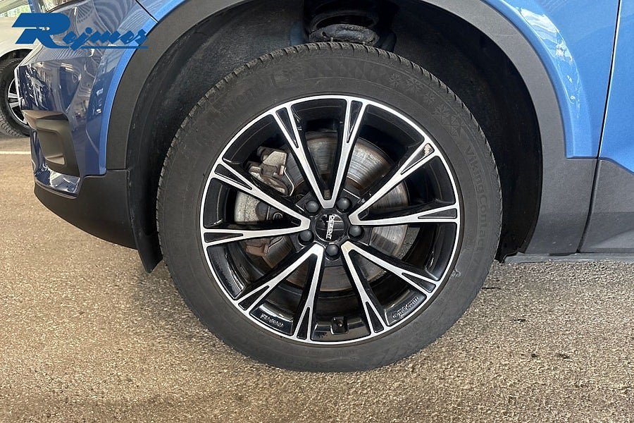 Vehicle Image 25