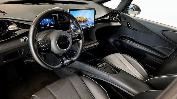 Vehicle Image 12