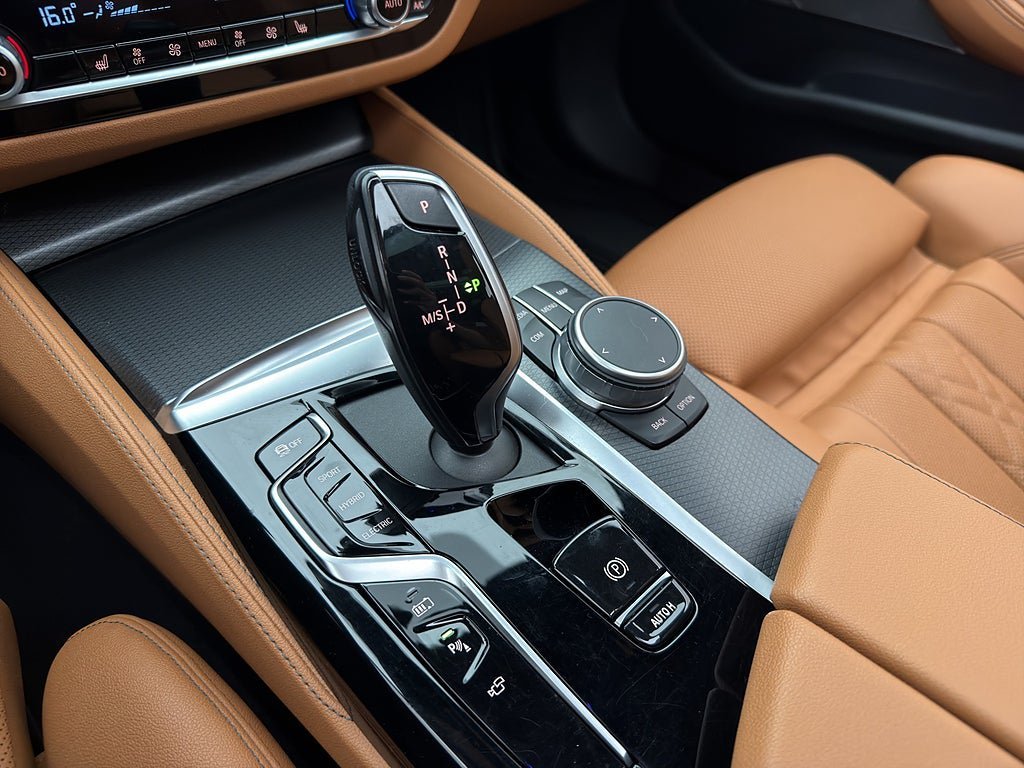 Vehicle Image 32