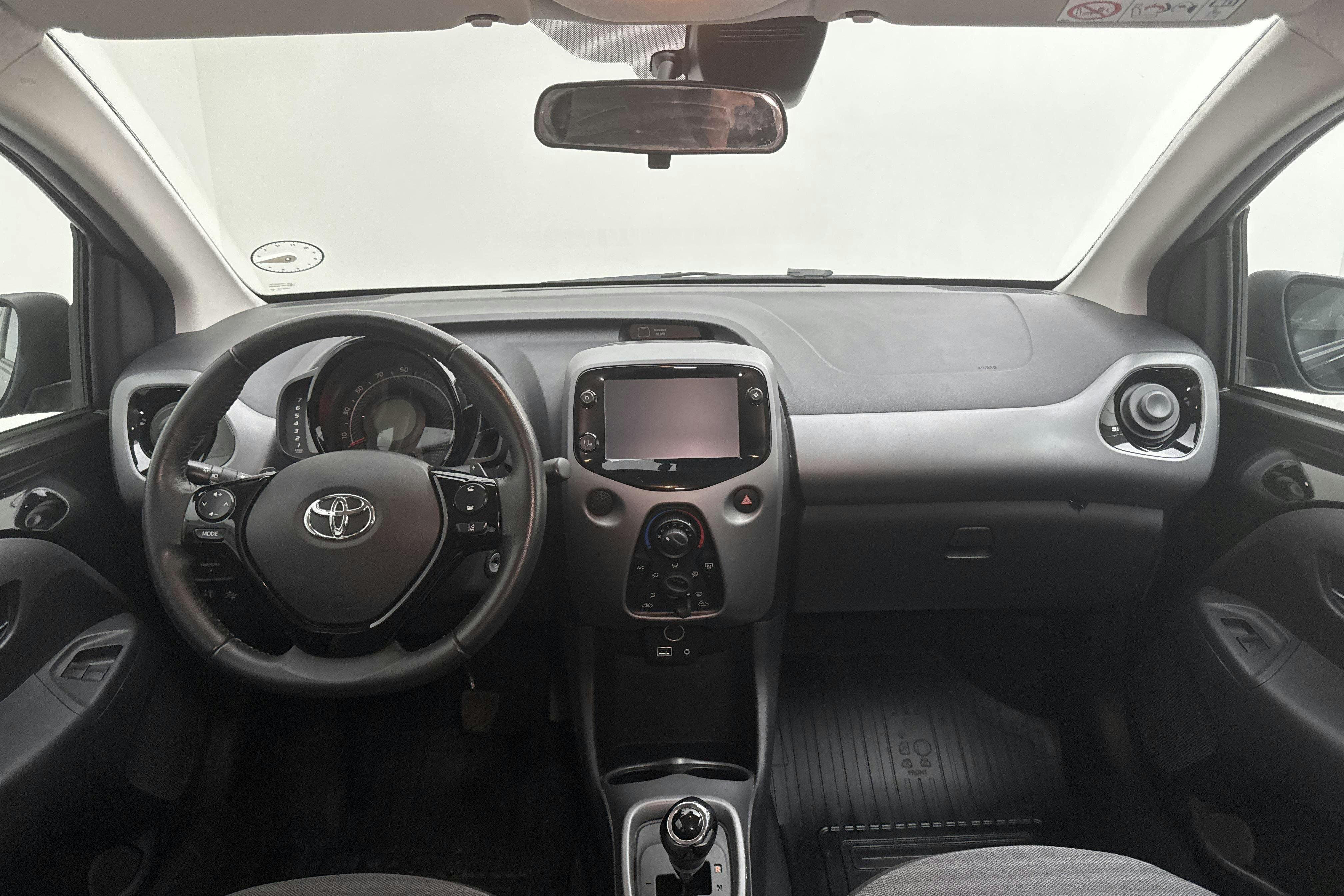 Vehicle Image 6