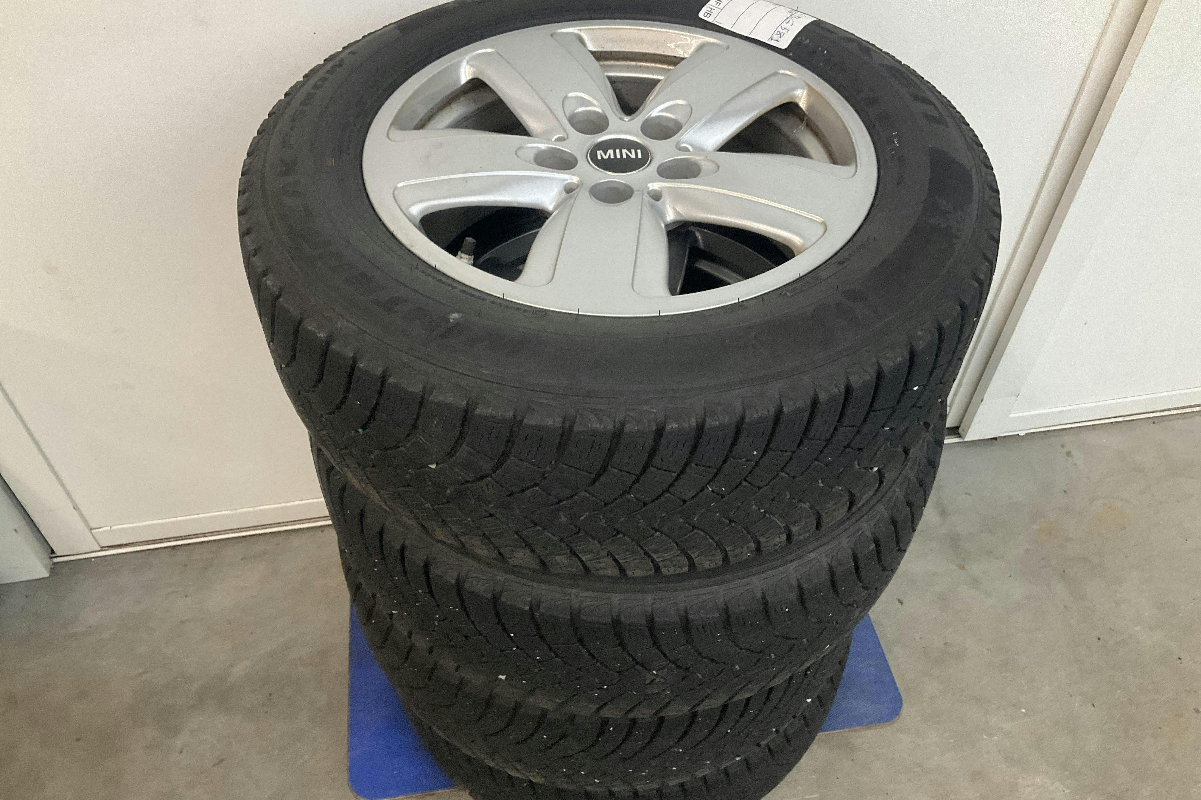 Vehicle Image 11