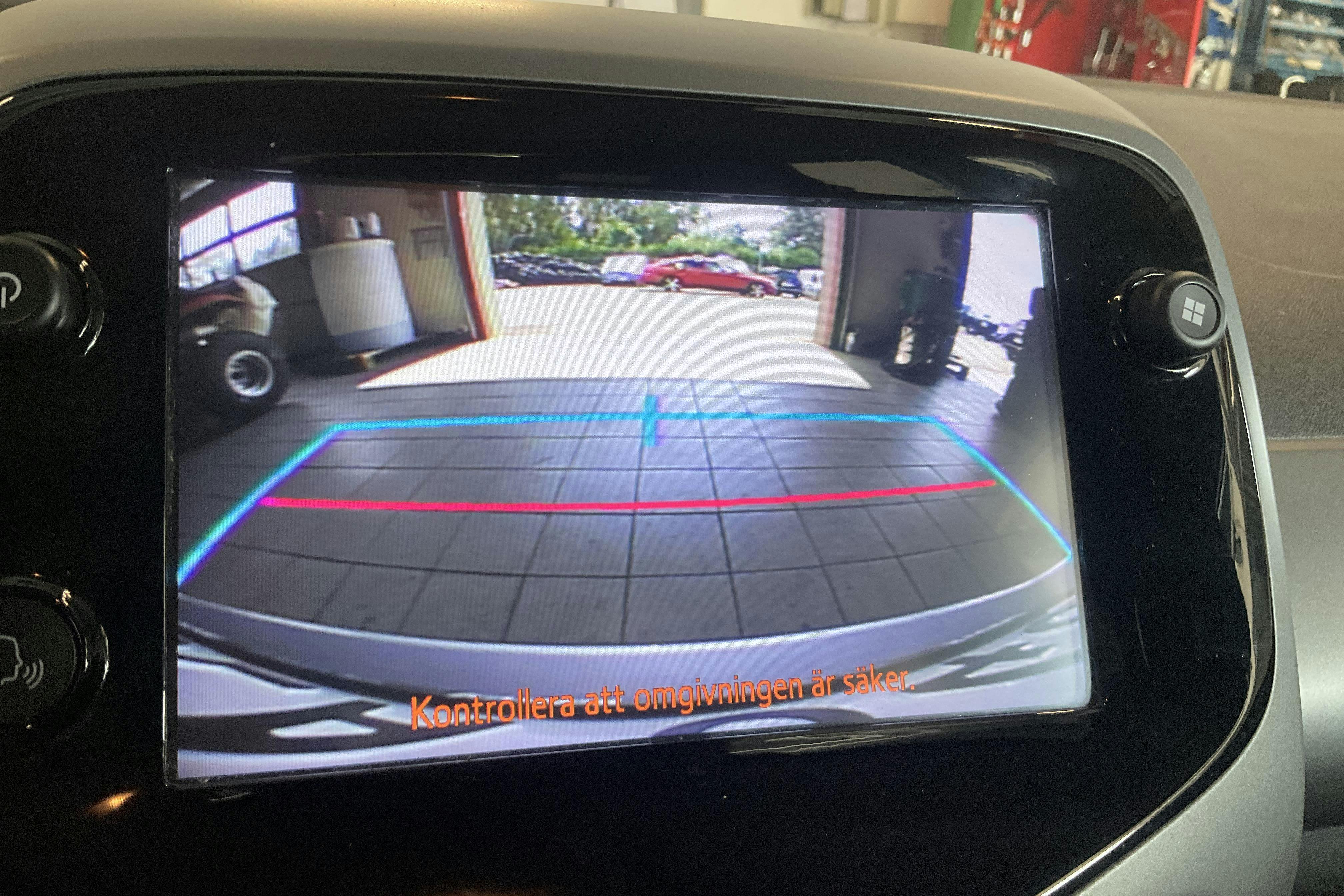 Vehicle Image 12