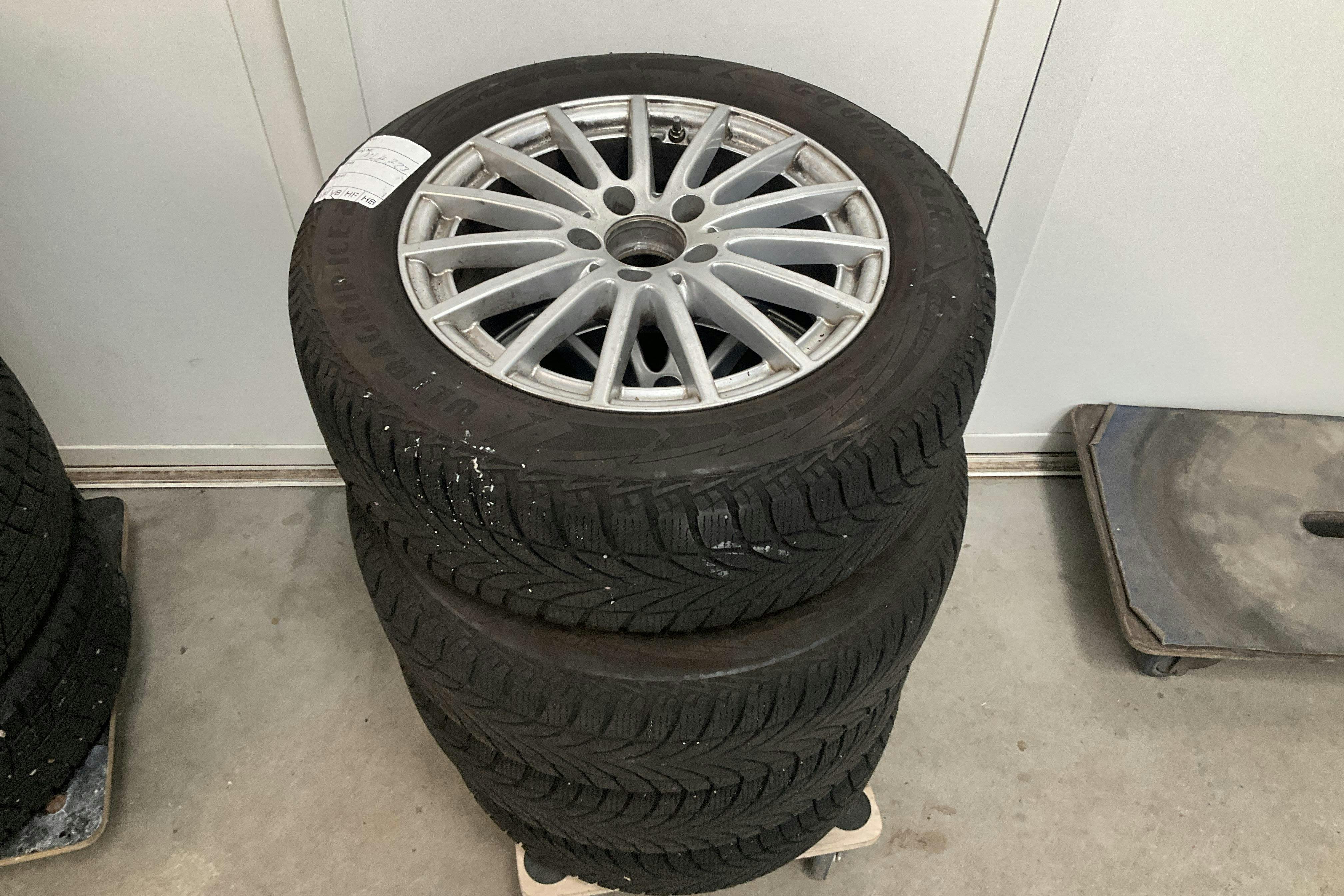 Vehicle Image 12