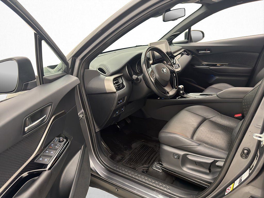 Vehicle Image 10
