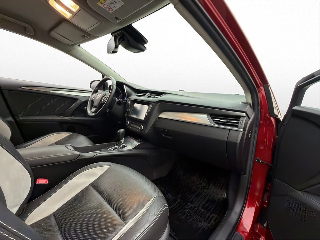 Vehicle Image 25