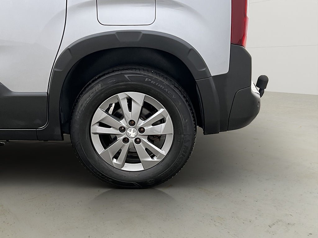 Vehicle Image 32
