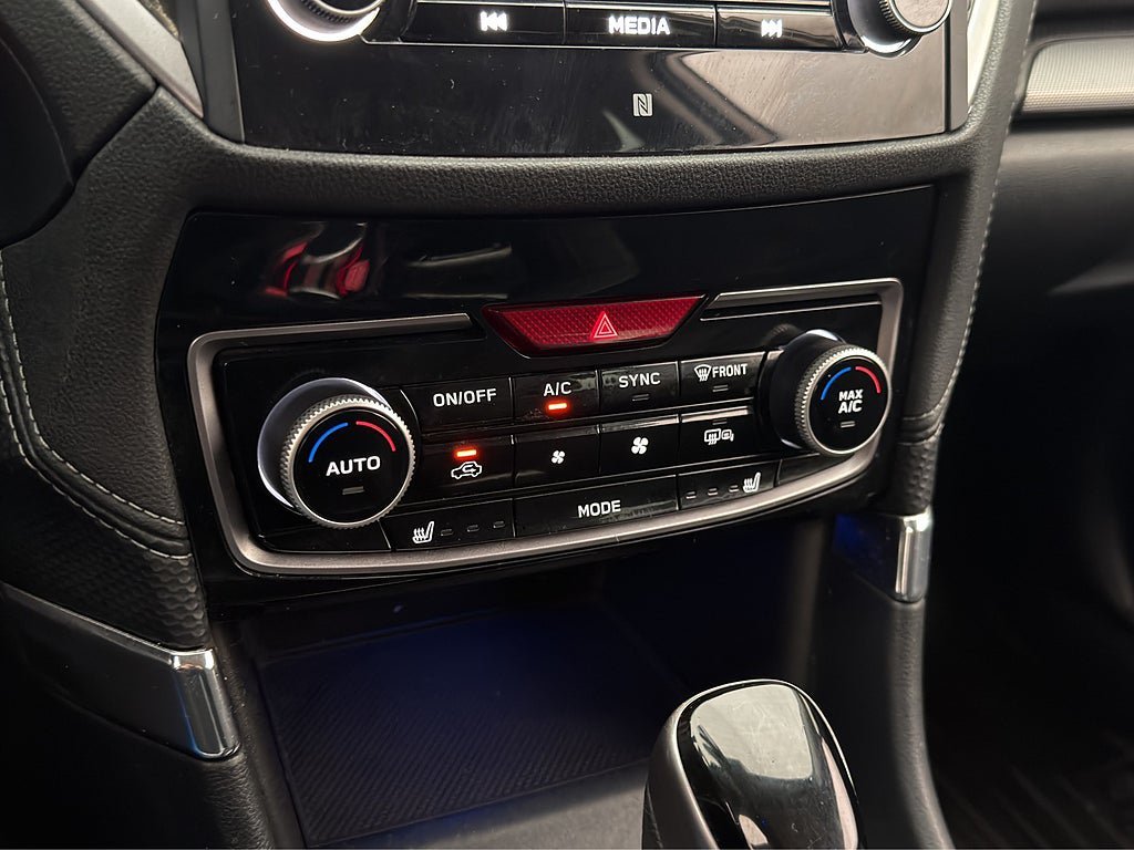 Vehicle Image 25