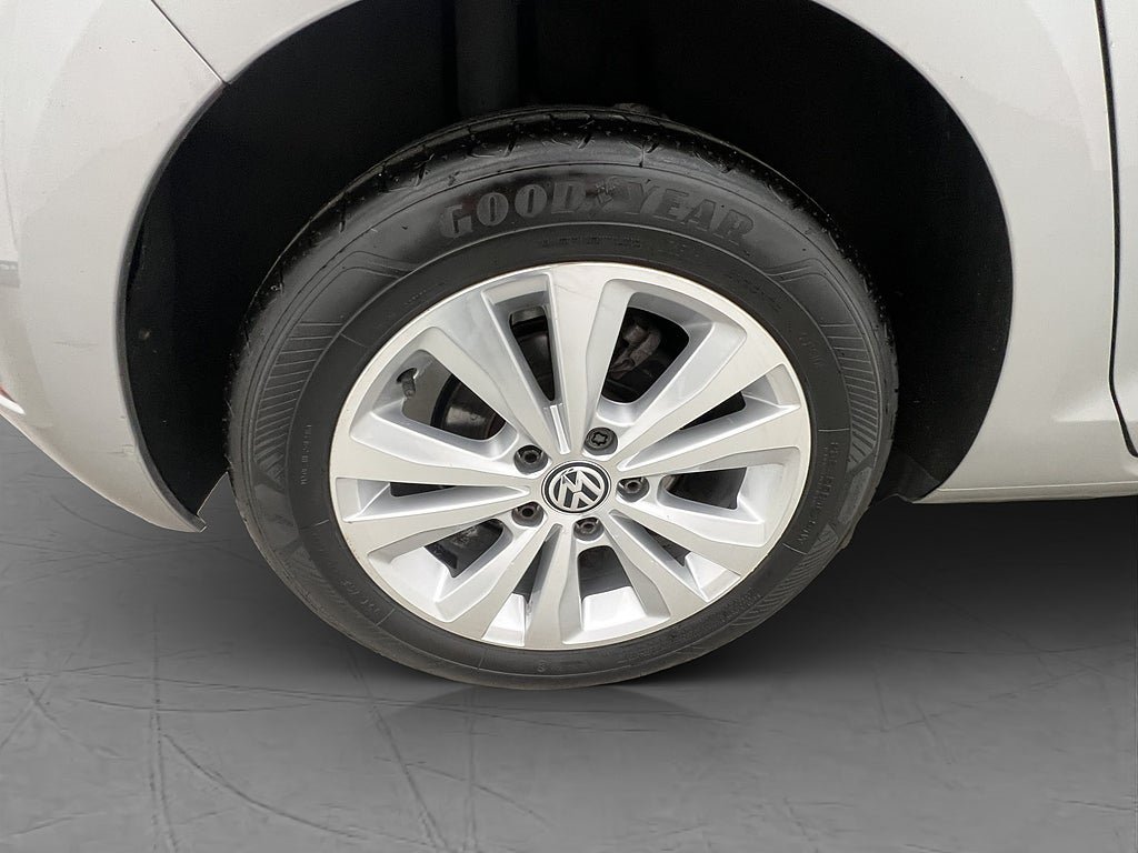 Vehicle Image 25