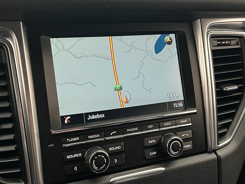 Vehicle Image 25