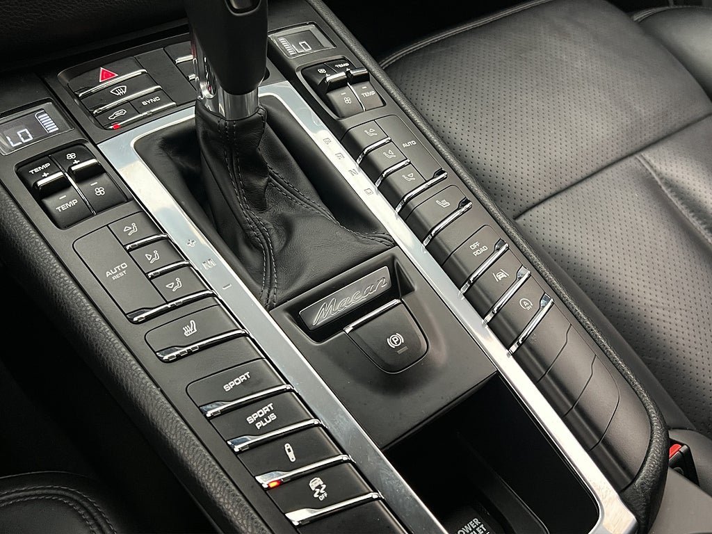 Vehicle Image 28