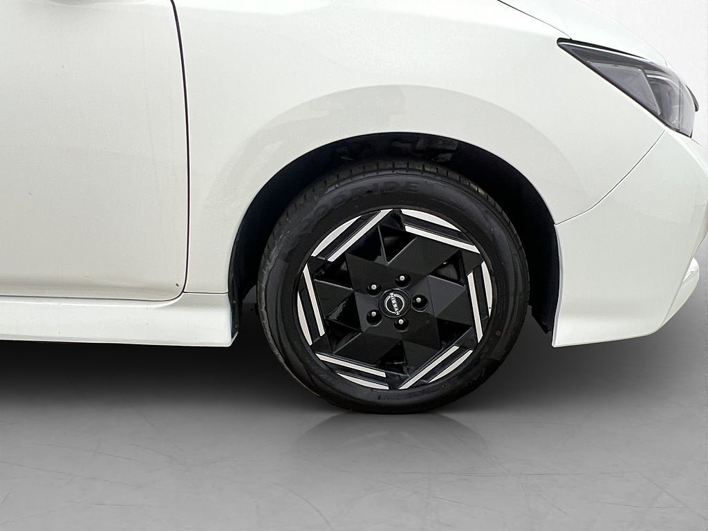 Vehicle Image 30