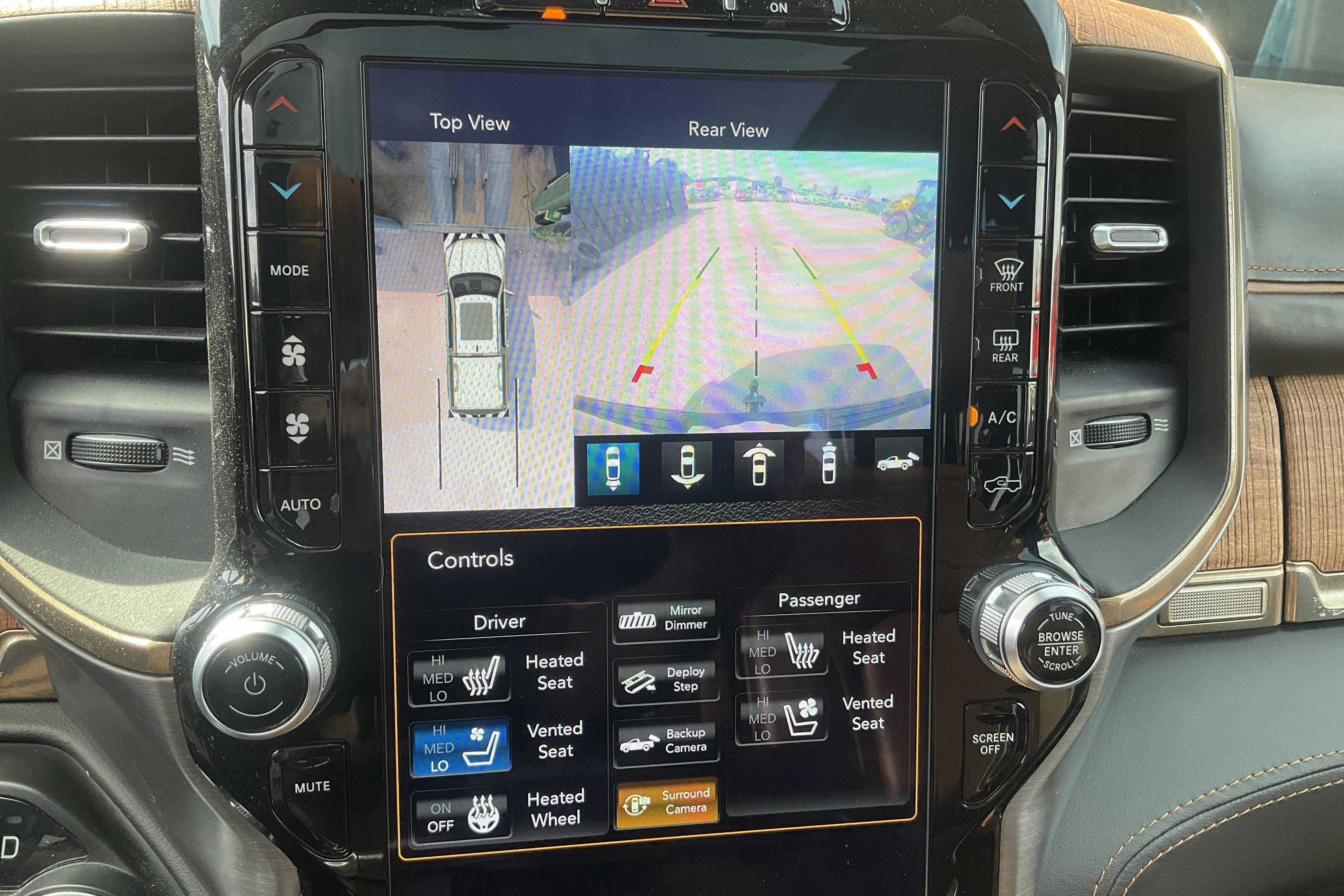 Vehicle Image 12