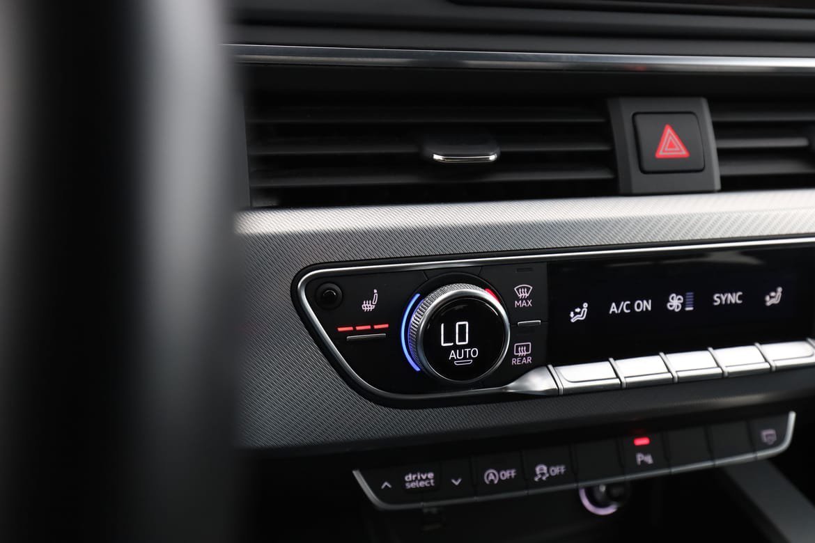 Vehicle Image 25