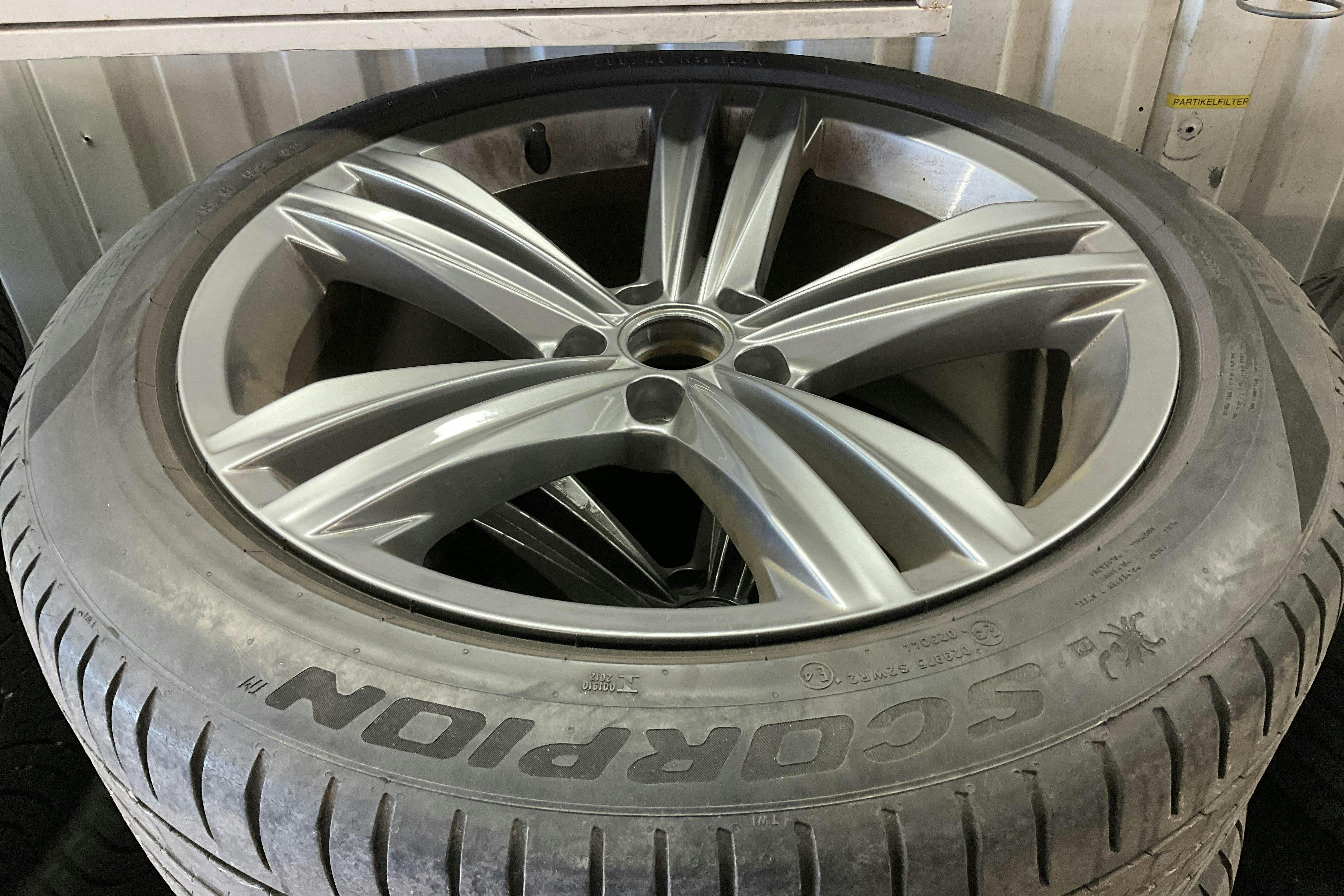 Vehicle Image 13