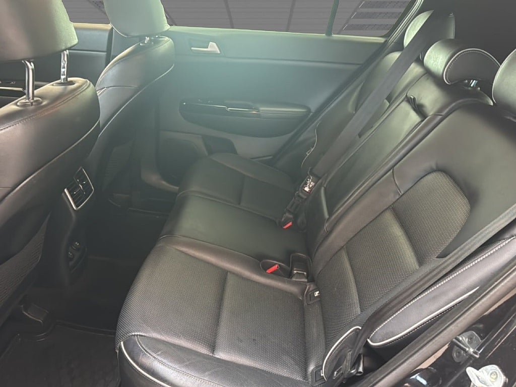 Vehicle Image 9