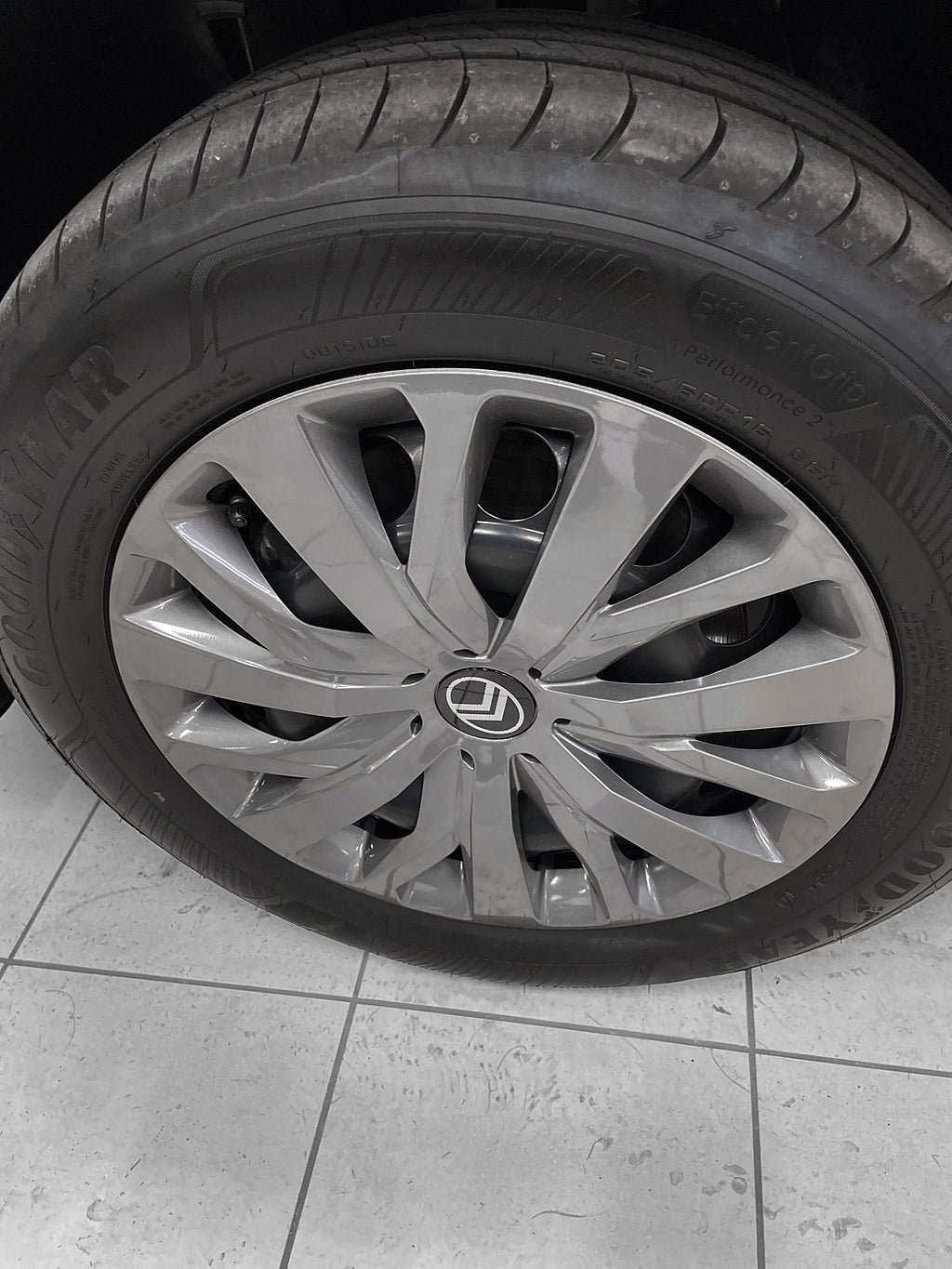 Vehicle Image 19