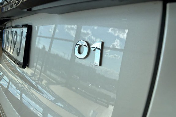 Vehicle Image 11