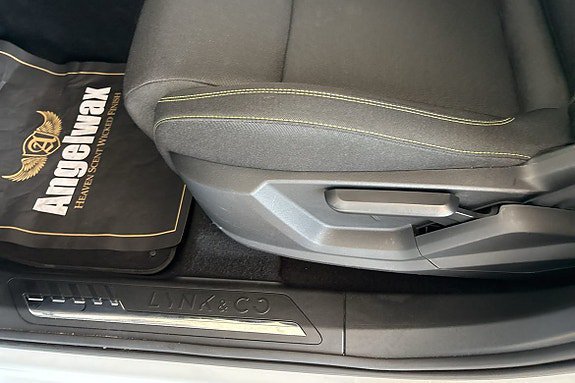 Vehicle Image 16