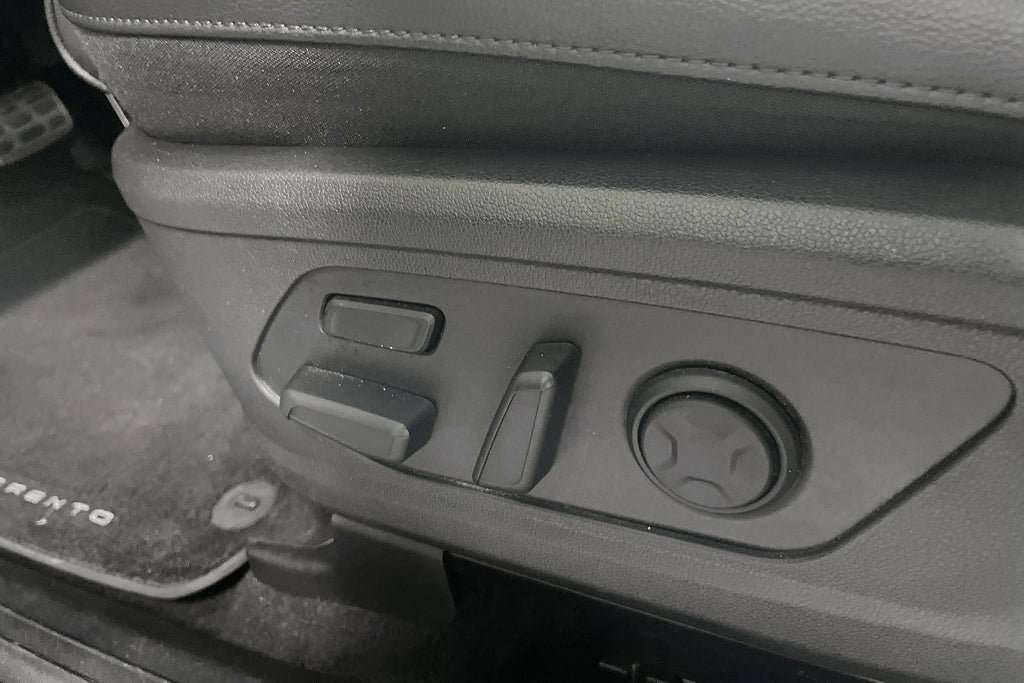 Vehicle Image 28
