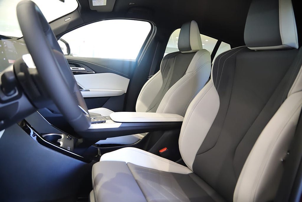Vehicle Image 14