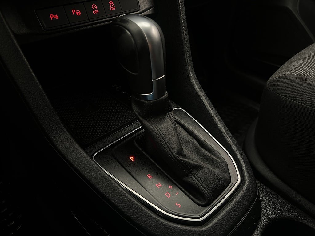 Vehicle Image 25