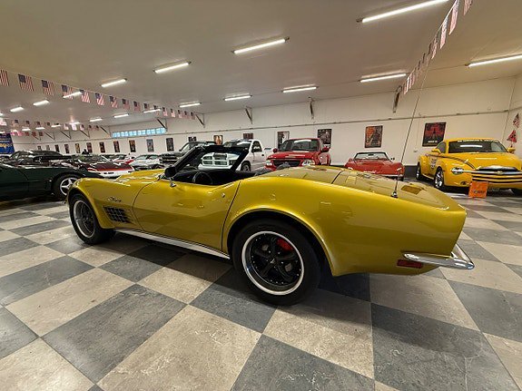 Vehicle Image 8