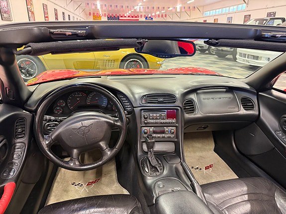 Vehicle Image 25