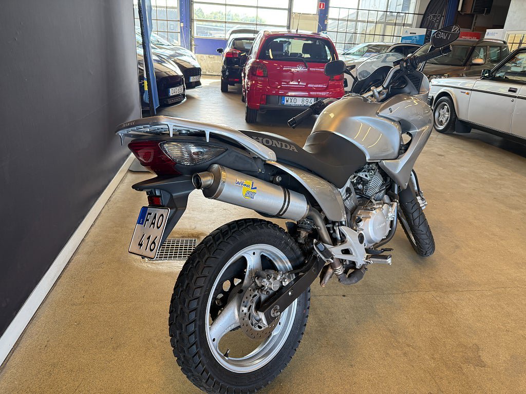 Vehicle Image 4
