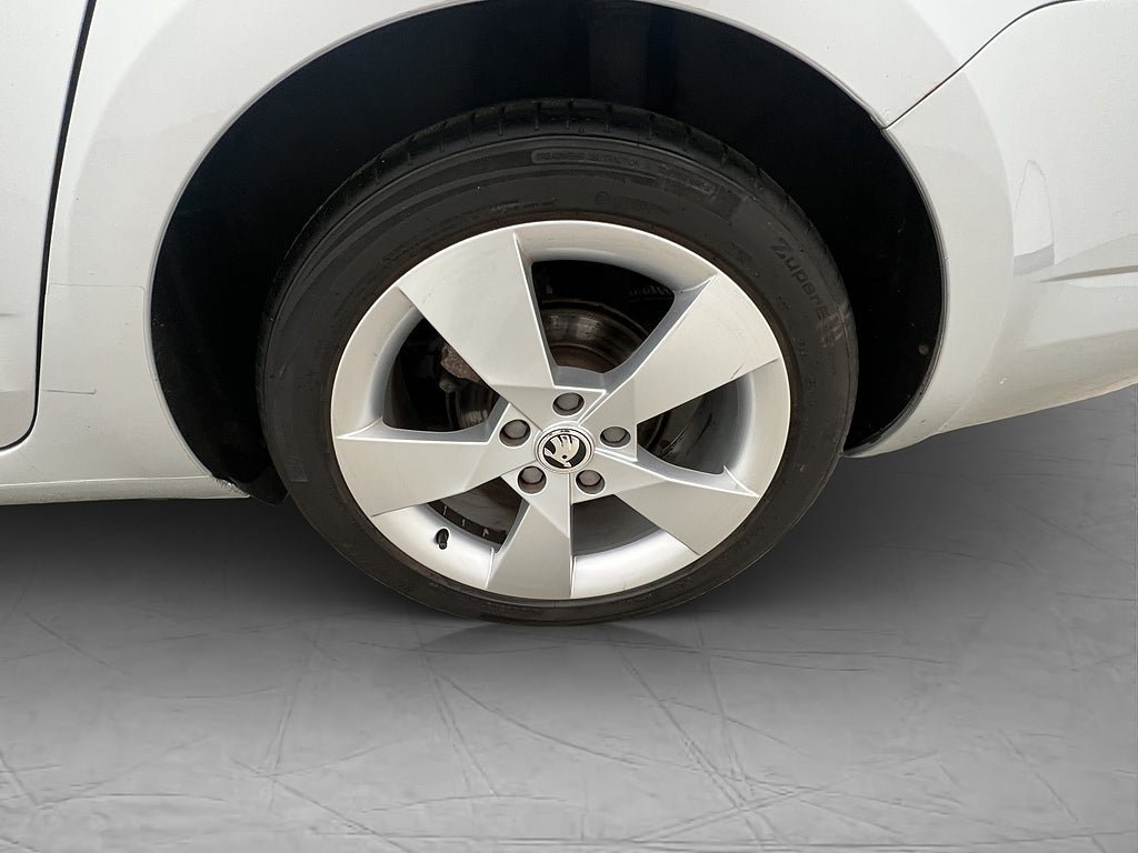Vehicle Image 32
