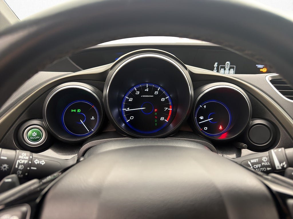 Vehicle Image 16