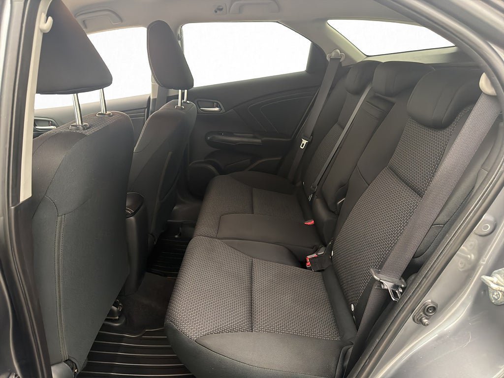 Vehicle Image 25