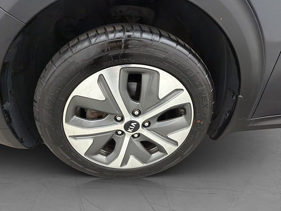 Vehicle Image 33