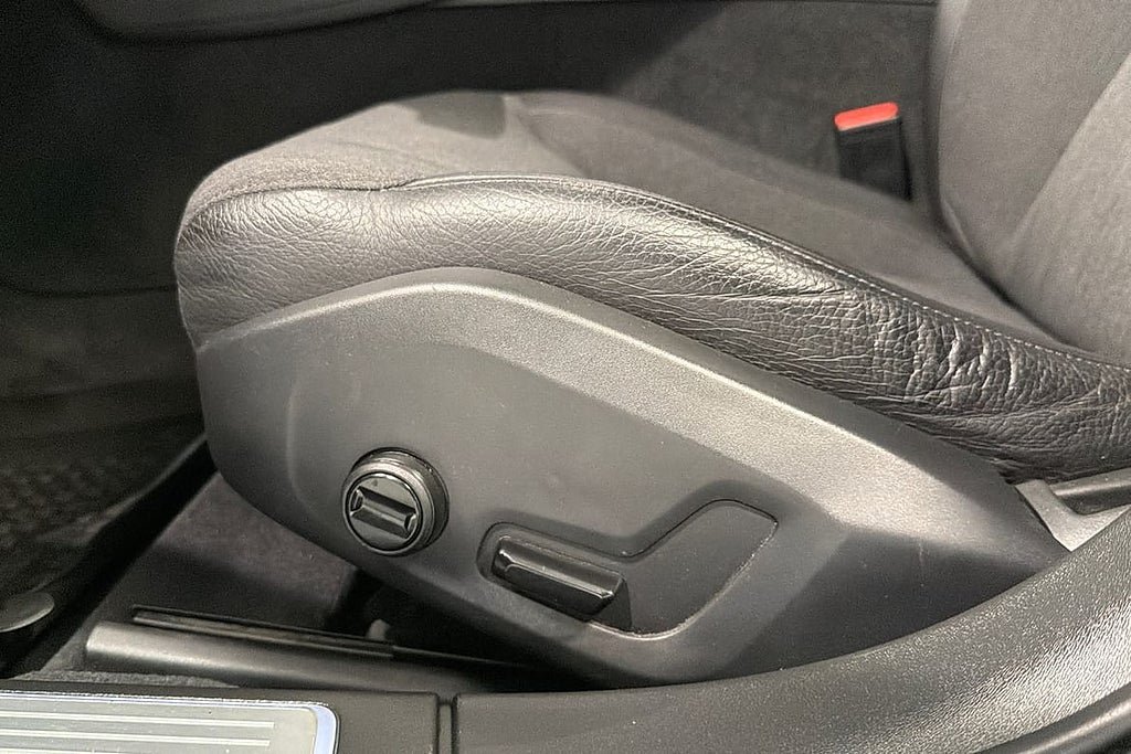 Vehicle Image 28
